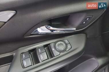 Хэтчбек Chevrolet Bolt EV 2022 в 