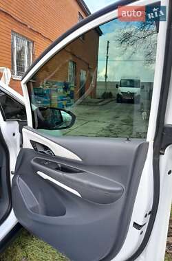Хэтчбек Chevrolet Bolt EV 2017 в 