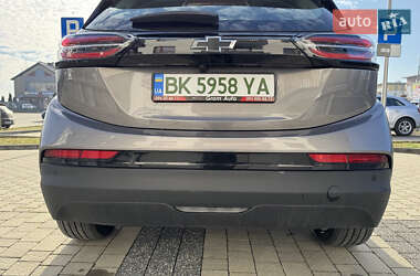 Хэтчбек Chevrolet Bolt EV 2022 в 