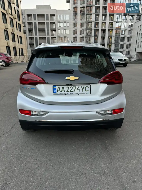 Хетчбек Chevrolet Bolt EV 2016 в 