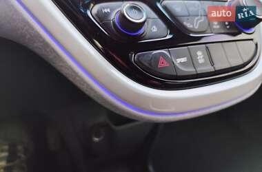 Хэтчбек Chevrolet Bolt EV 2018 в 