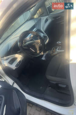 Хэтчбек Chevrolet Bolt EV 2017 в 
