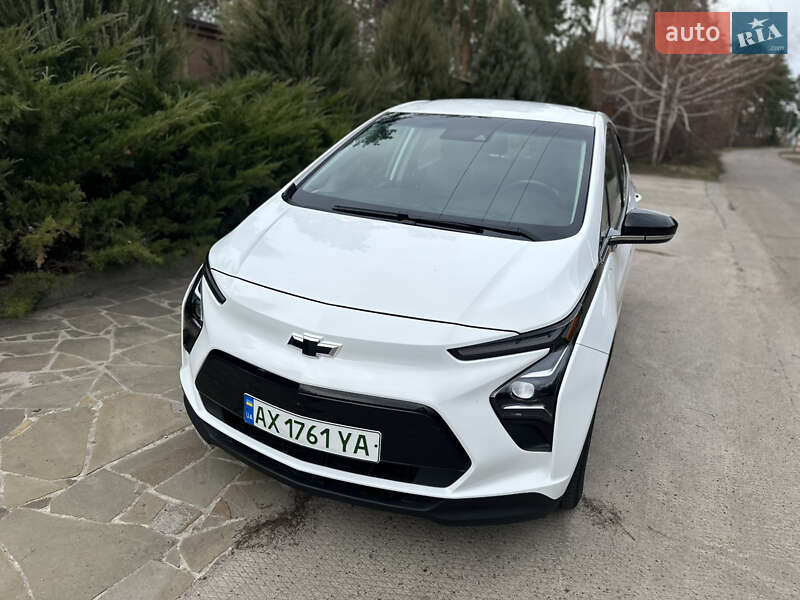 Хэтчбек Chevrolet Bolt EV 2022 в 