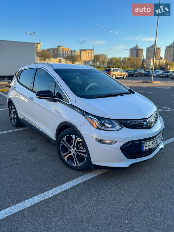 Хетчбек Chevrolet Bolt EV 2021 в 