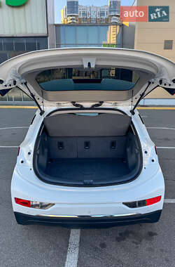 Хетчбек Chevrolet Bolt EV 2021 в 