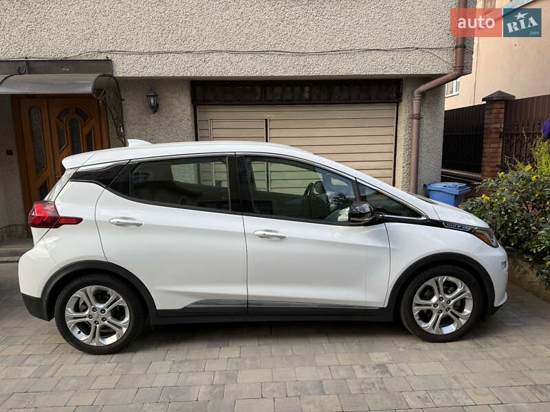 Хэтчбек Chevrolet Bolt EV 2017 в 