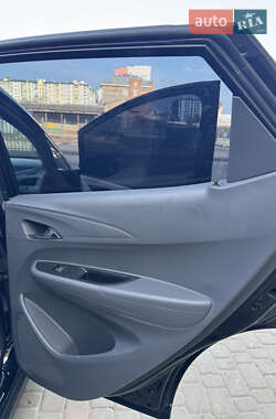 Хэтчбек Chevrolet Bolt EV 2017 в 