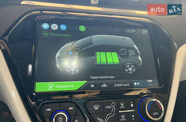 Хэтчбек Chevrolet Bolt EV 2017 в 
