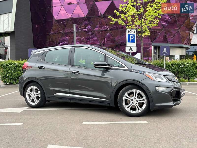 Хэтчбек Chevrolet Bolt EV 2017 в 