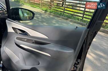 Хэтчбек Chevrolet Bolt EV 2017 в 