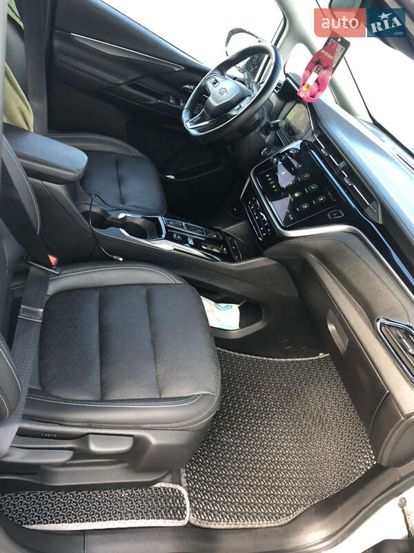Хэтчбек Chevrolet Bolt EV 2023 в Львове фото 11 Хэтчбек Chevrolet Bolt EV 2023 в Львове
