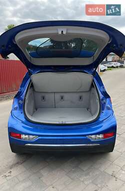 Хэтчбек Chevrolet Bolt EV 2018 в 