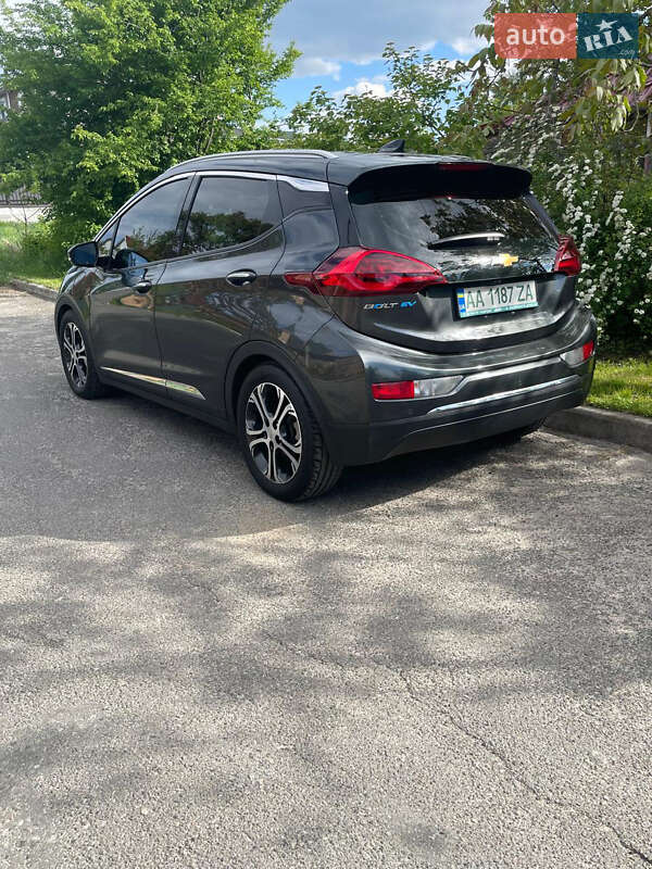 Хэтчбек Chevrolet Bolt EV 2017 в 