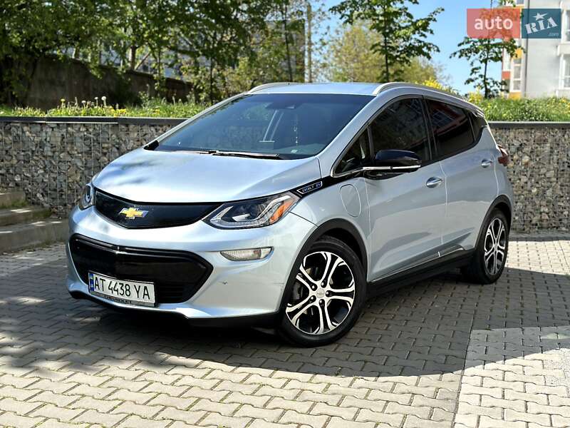 Хэтчбек Chevrolet Bolt EV 2017 в 
