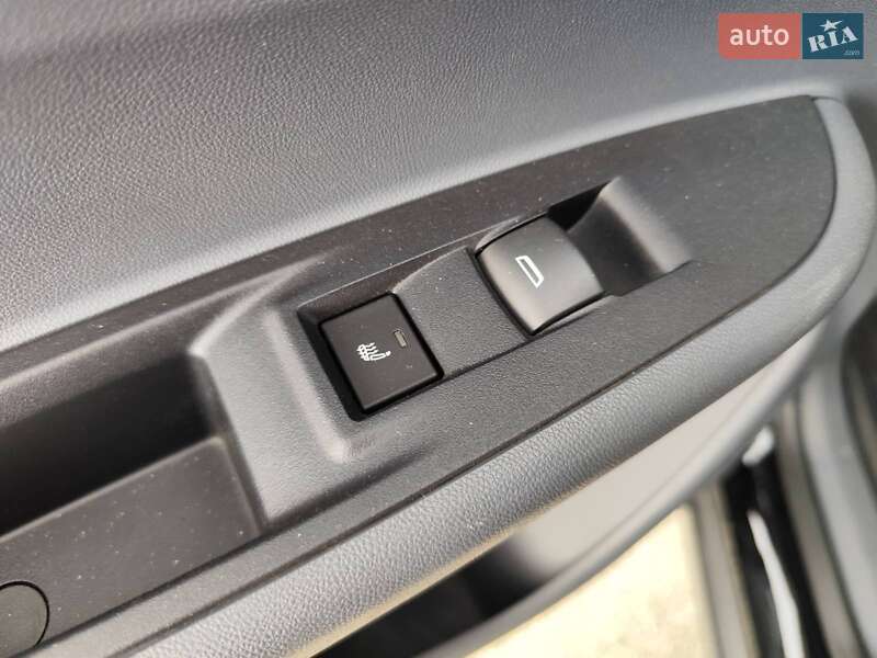 Хэтчбек Chevrolet Bolt EV 2017 в Киеве