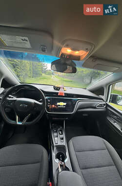 Хэтчбек Chevrolet Bolt EV 2023 в 