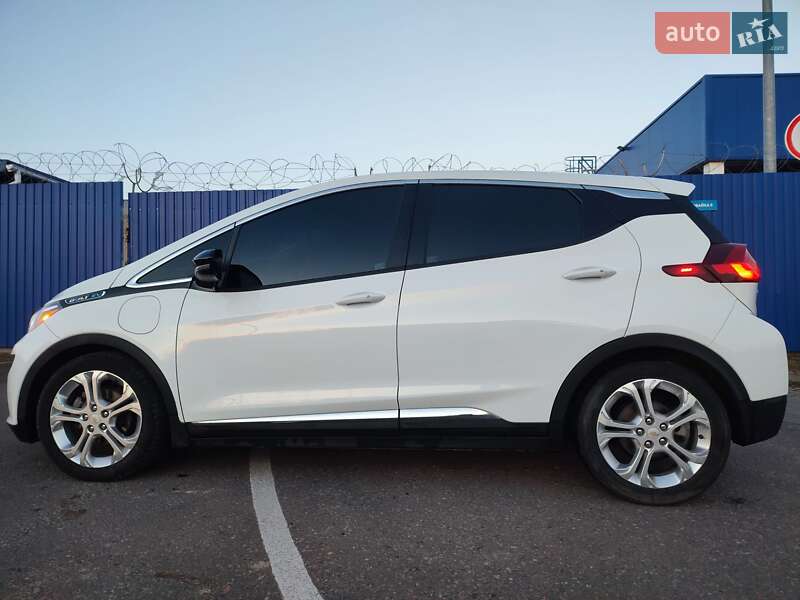 Хэтчбек Chevrolet Bolt EV 2018 в 