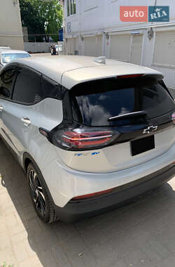 Хэтчбек Chevrolet Bolt EV 2022 в 