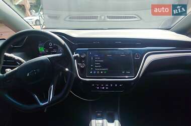Хэтчбек Chevrolet Bolt EV 2023 в 