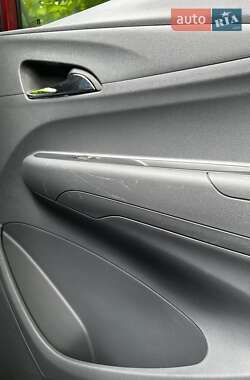 Хэтчбек Chevrolet Bolt EV 2017 в 