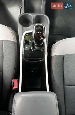 Хэтчбек Chevrolet Bolt EV 2017 в 
