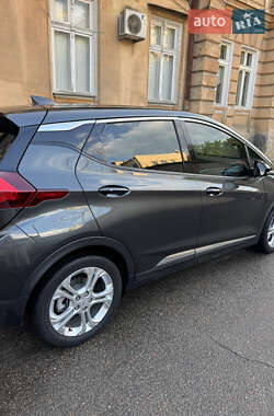 Хэтчбек Chevrolet Bolt EV 2018 в 