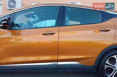 Хэтчбек Chevrolet Bolt EV 2017 в 
