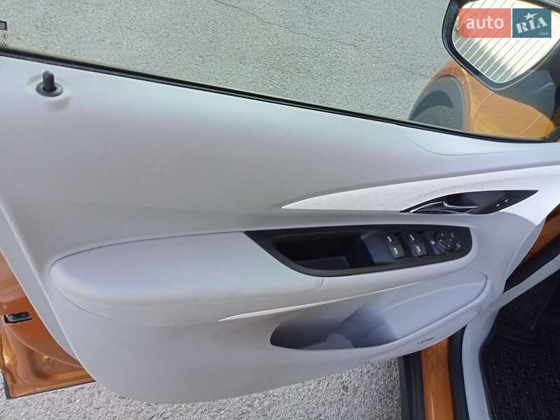 Хэтчбек Chevrolet Bolt EV 2017 в Ужгороде