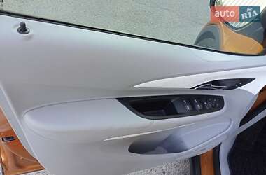 Хэтчбек Chevrolet Bolt EV 2017 в 