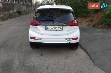 Хэтчбек Chevrolet Bolt EV 2017 в 