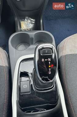 Хэтчбек Chevrolet Bolt EV 2016 в 