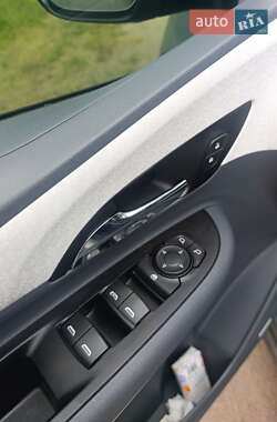 Хэтчбек Chevrolet Bolt EV 2020 в 