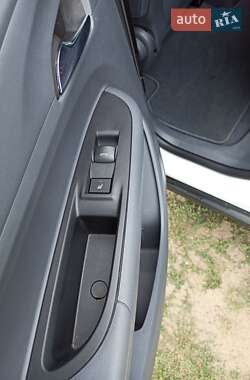 Хэтчбек Chevrolet Bolt EV 2017 в 
