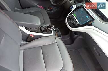 Хэтчбек Chevrolet Bolt EV 2017 в 