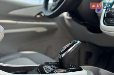 Хэтчбек Chevrolet Bolt EV 2016 в 