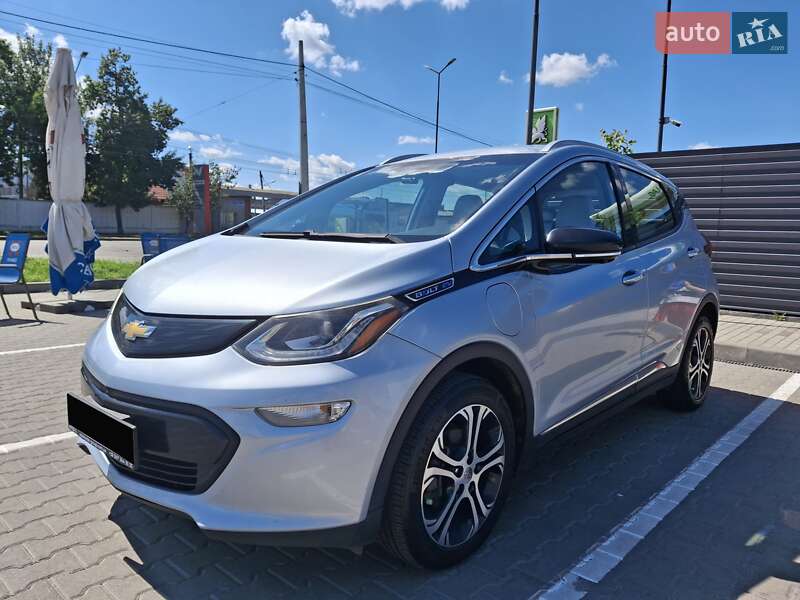 Хэтчбек Chevrolet Bolt EV 2016 в 