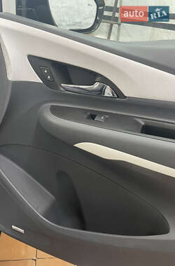 Хэтчбек Chevrolet Bolt EV 2017 в 