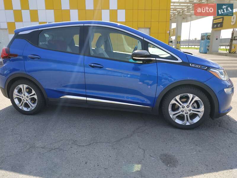 Хэтчбек Chevrolet Bolt EV 2020 в 