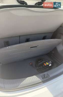 Хэтчбек Chevrolet Bolt EV 2016 в 