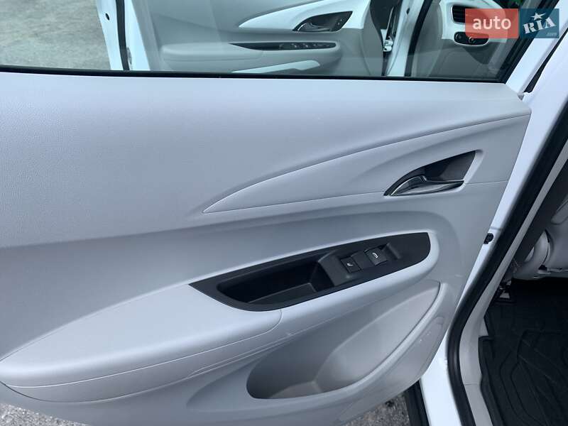 Хэтчбек Chevrolet Bolt EV 2020 в Киеве фото 13 Хэтчбек Chevrolet Bolt EV 2020 в Киеве