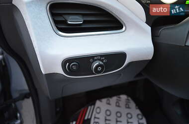 Хэтчбек Chevrolet Bolt EV 2017 в 