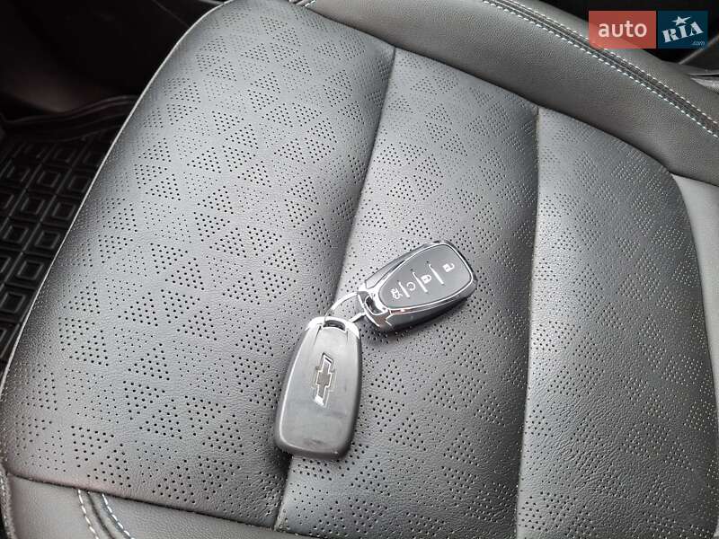 Хэтчбек Chevrolet Bolt EV 2023 в Кропивницком