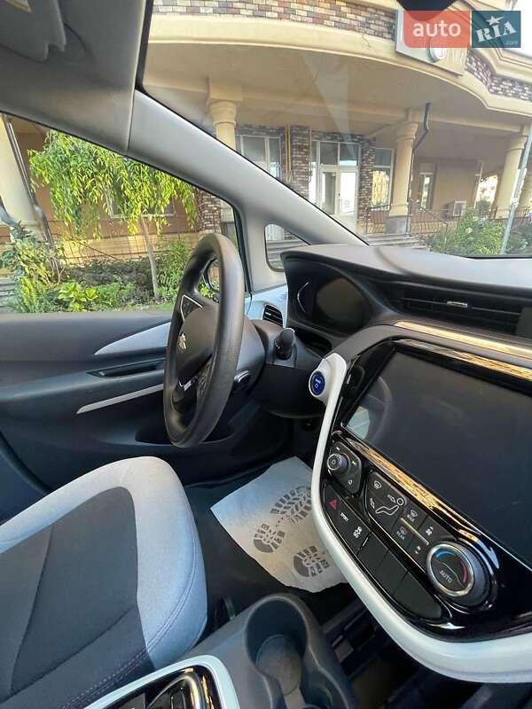 Хэтчбек Chevrolet Bolt EV 2020 в Киеве