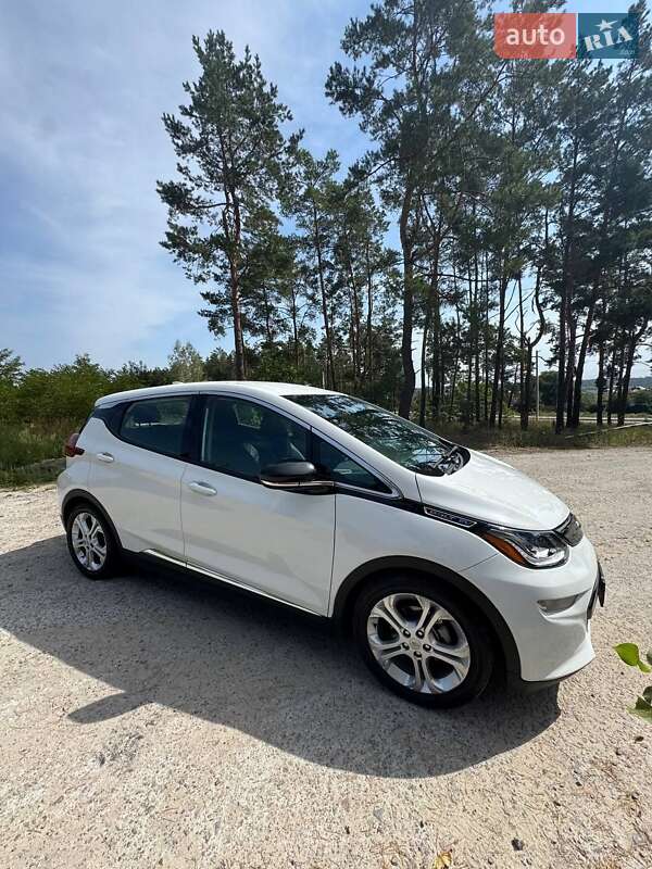 Хэтчбек Chevrolet Bolt EV 2020 в 