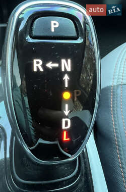 Хэтчбек Chevrolet Bolt EV 2021 в 