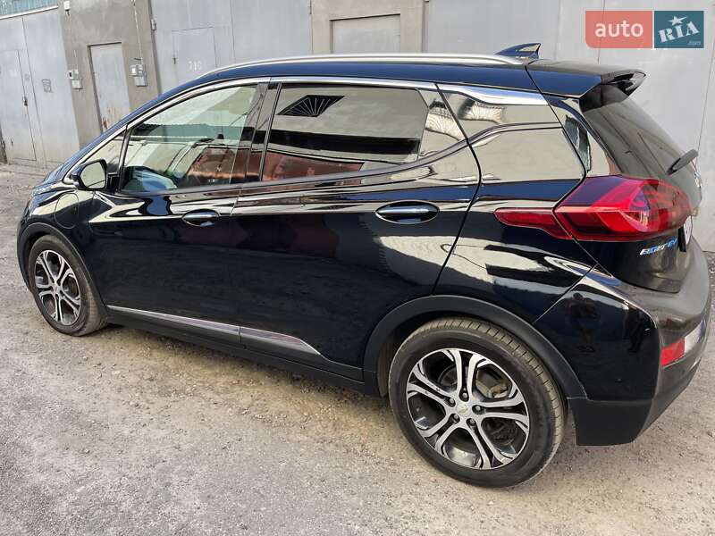 Хетчбек Chevrolet Bolt EV 2017 в 
