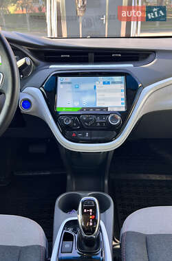 Хэтчбек Chevrolet Bolt EV 2018 в 