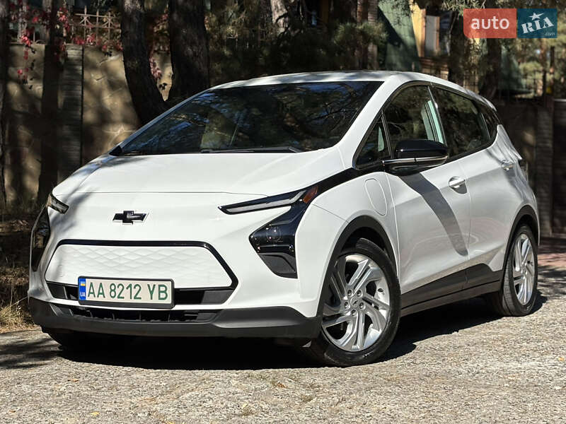 Хэтчбек Chevrolet Bolt EV 2022 в 
