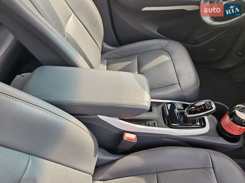 Хэтчбек Chevrolet Bolt EV 2018 в Киеве фото 26 Хэтчбек Chevrolet Bolt EV 2018 в Киеве