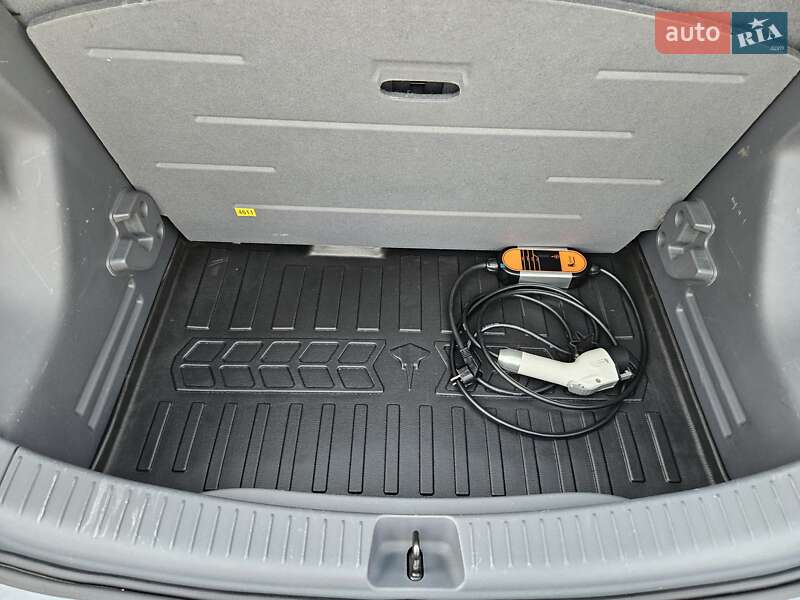 Хэтчбек Chevrolet Bolt EV 2018 в Киеве фото 30 Хэтчбек Chevrolet Bolt EV 2018 в Киеве